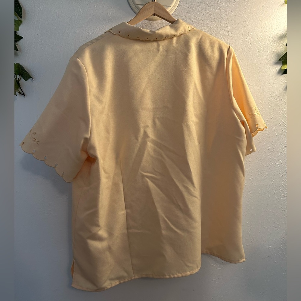 Vintage BonWorth Butter Yellow Embroidered Short Sleeve Button Down Shirt - Picture 8 of 15